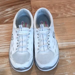 SKECHERS women’s white